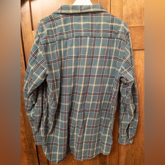 Carhartt Men’s Flannel Plaid Long Sleeve Button Down - Picture 2 of 4